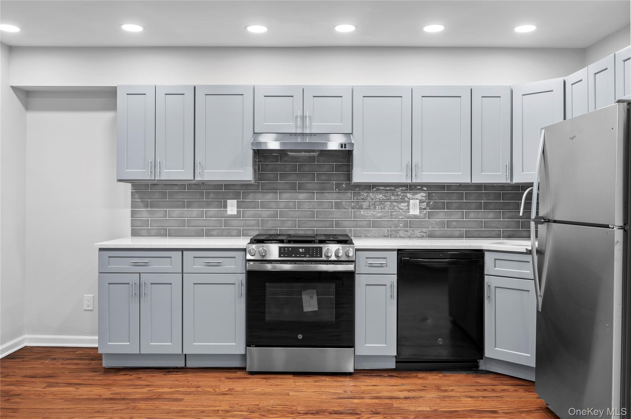 Single Family Lawton  Bronx, NY 10465, MLS-996956-4