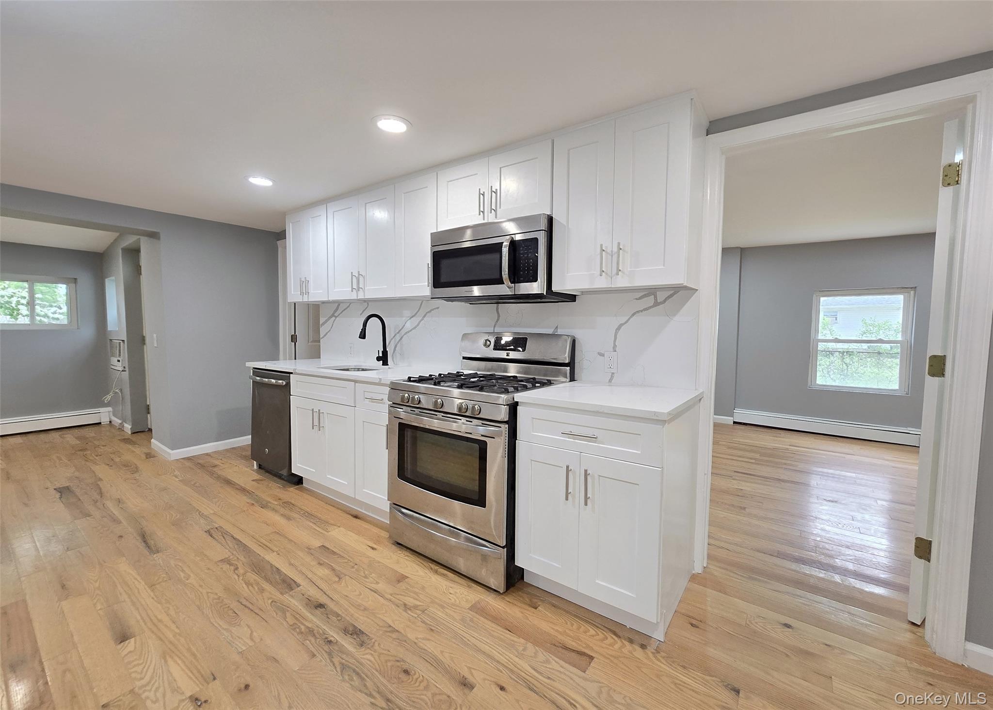 Single Family Aster Avenue Suffolk County, NY 11742, MLS-996995-4
