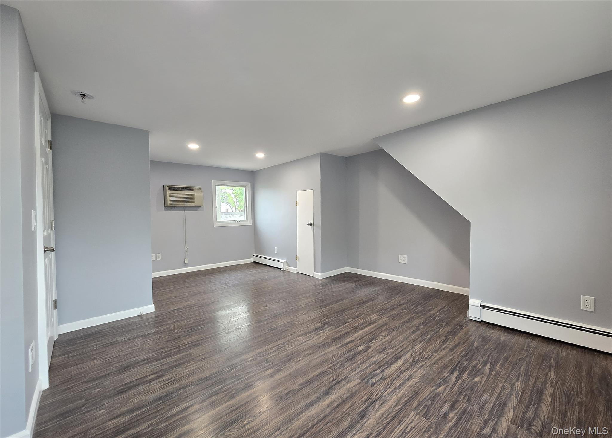 Single Family Aster Avenue Suffolk County, NY 11742, MLS-996995-9