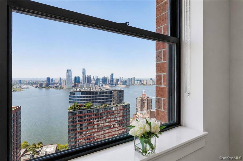 Condo West  Manhattan, NY 10004, MLS-997063-11