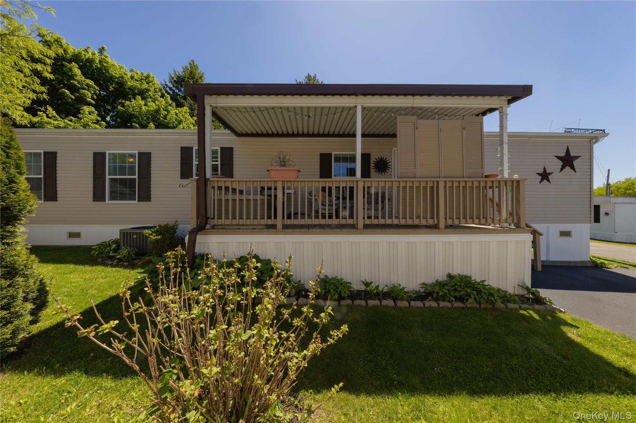 Single Family North Mountainview Mhp  Rockland County, NY 10980, MLS-997094-17