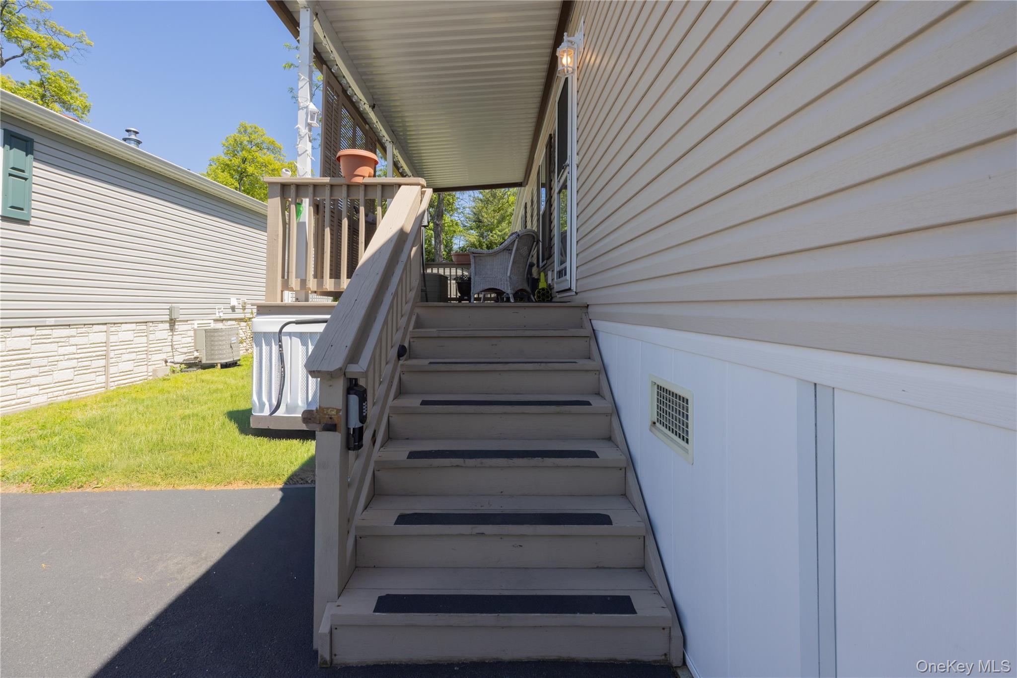 Single Family North Mountainview Mhp  Rockland County, NY 10980, MLS-997094-18