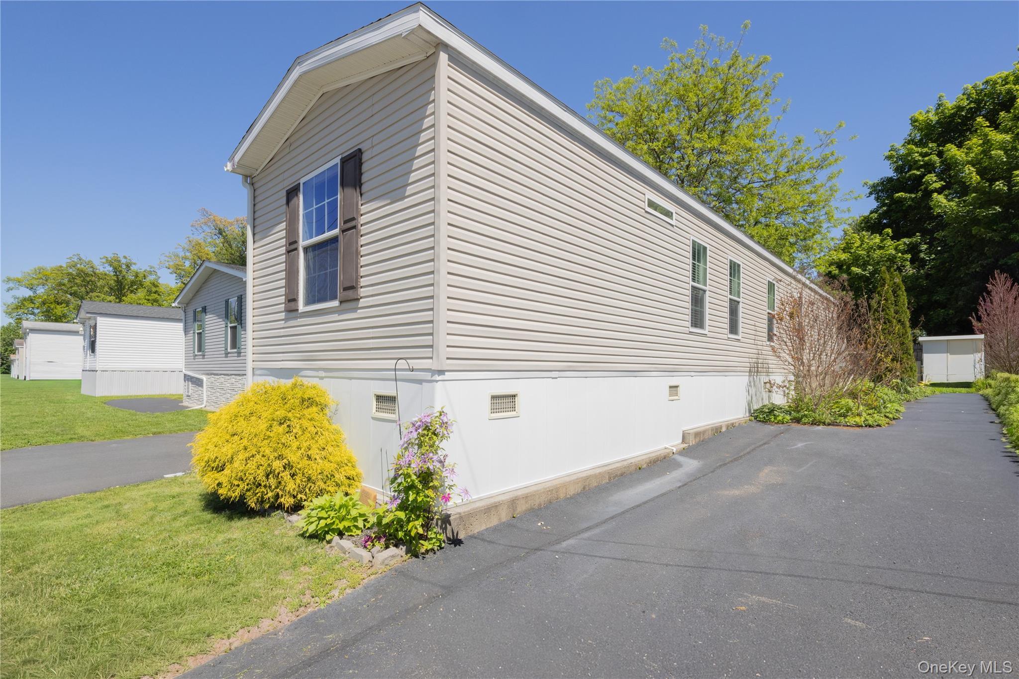 Single Family North Mountainview Mhp  Rockland County, NY 10980, MLS-997094-21