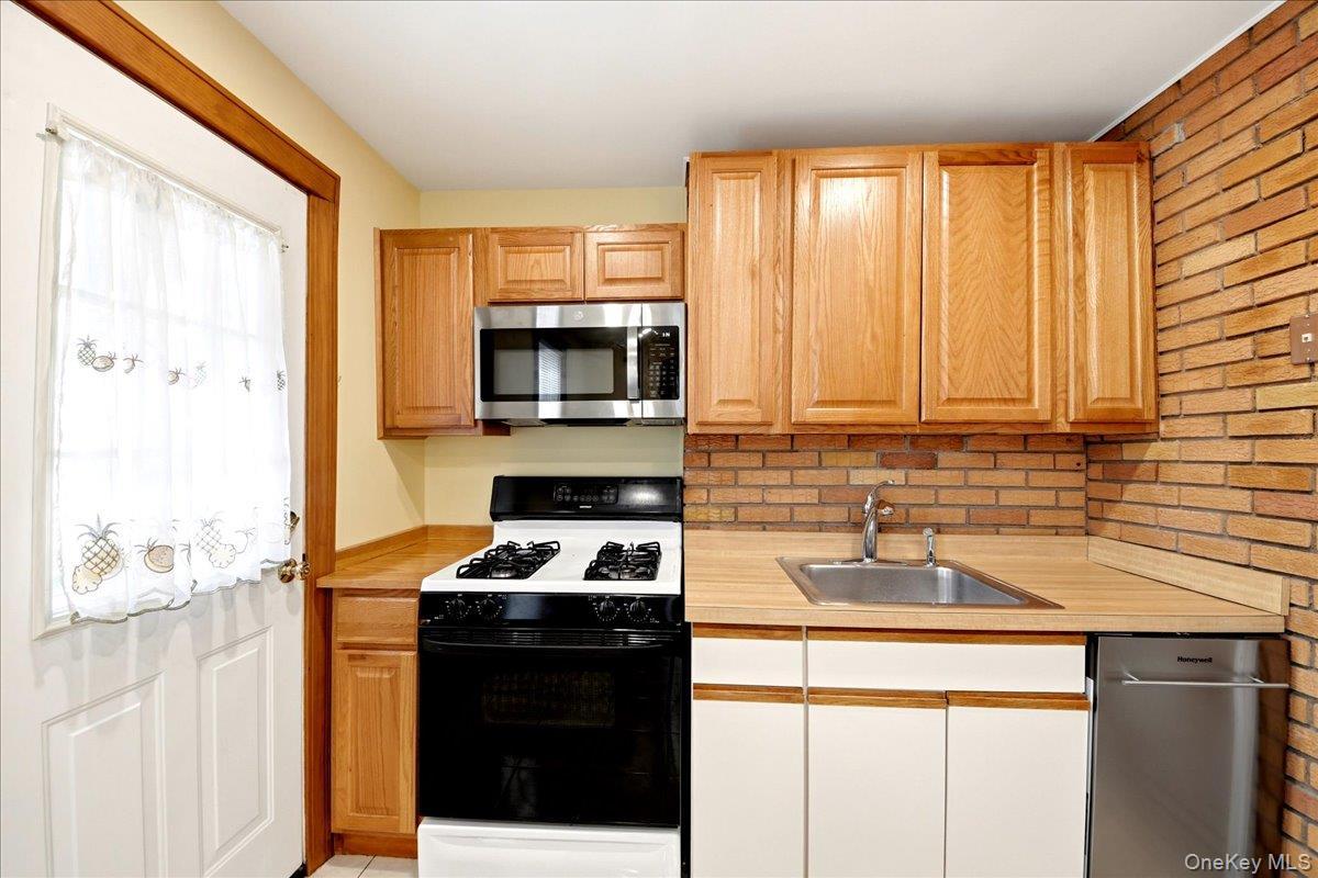 Single Family Hobart Bronx, NY 10461, MLS-997203-11