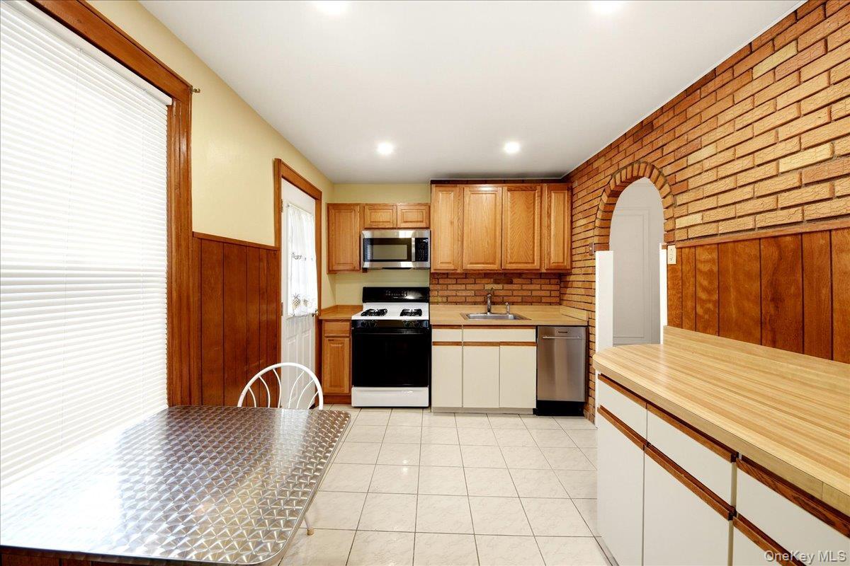 Single Family Hobart Bronx, NY 10461, MLS-997203-12