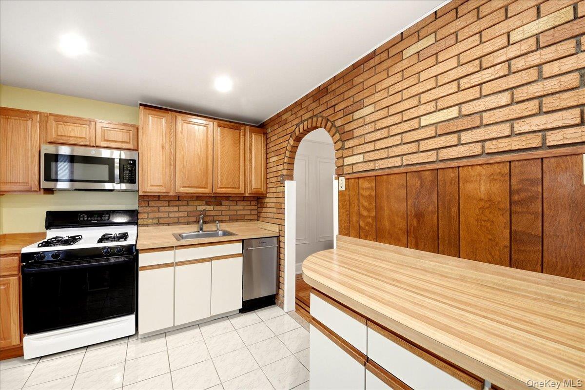 Single Family Hobart Bronx, NY 10461, MLS-997203-13