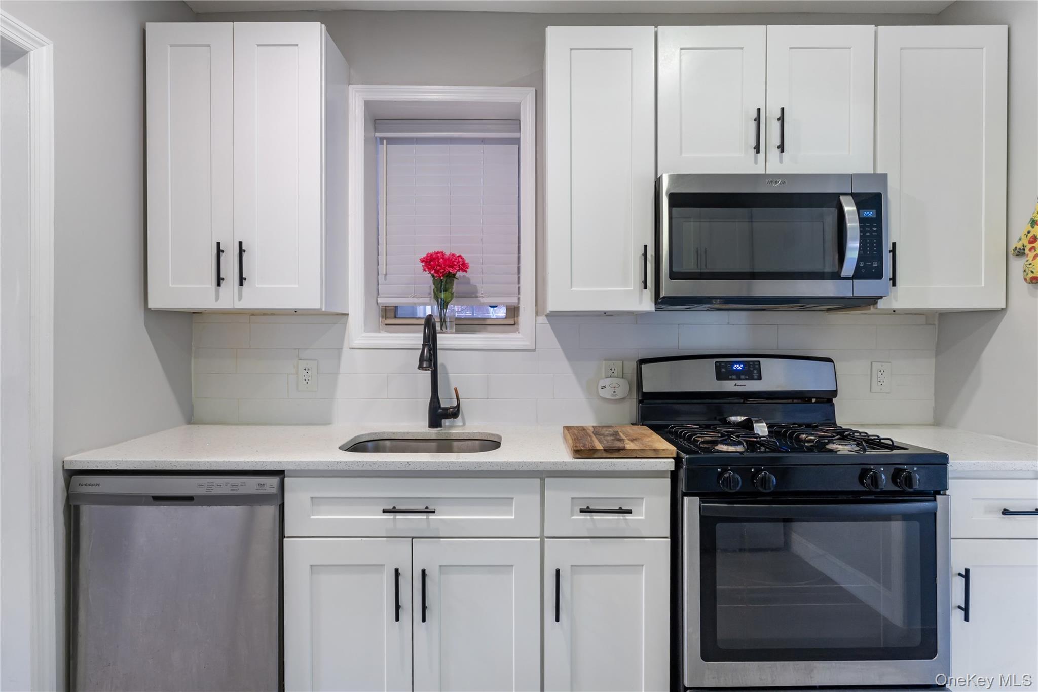 Single Family Yates Bronx, NY 10461, MLS-997294-23