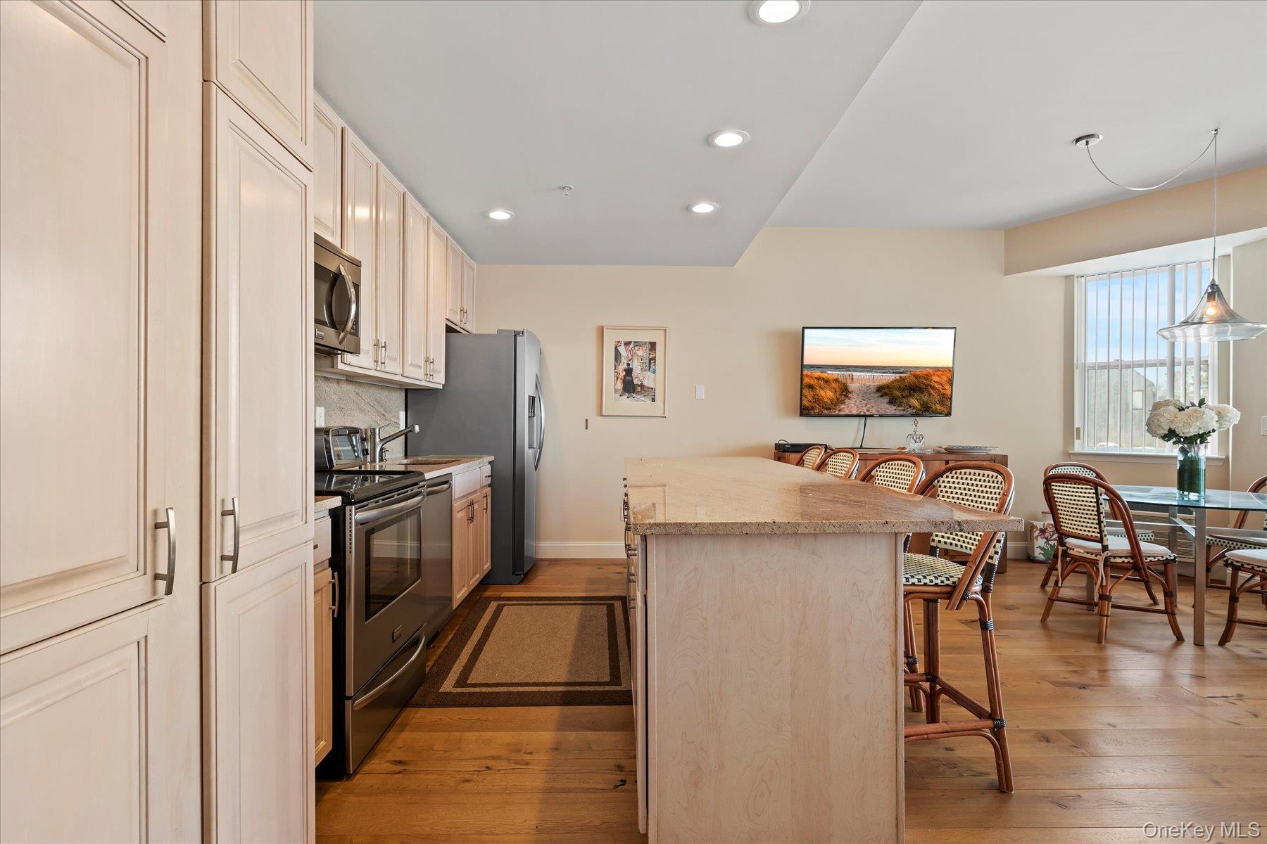 Apartment Dune Road Suffolk County, NY 11978, MLS-997383-13