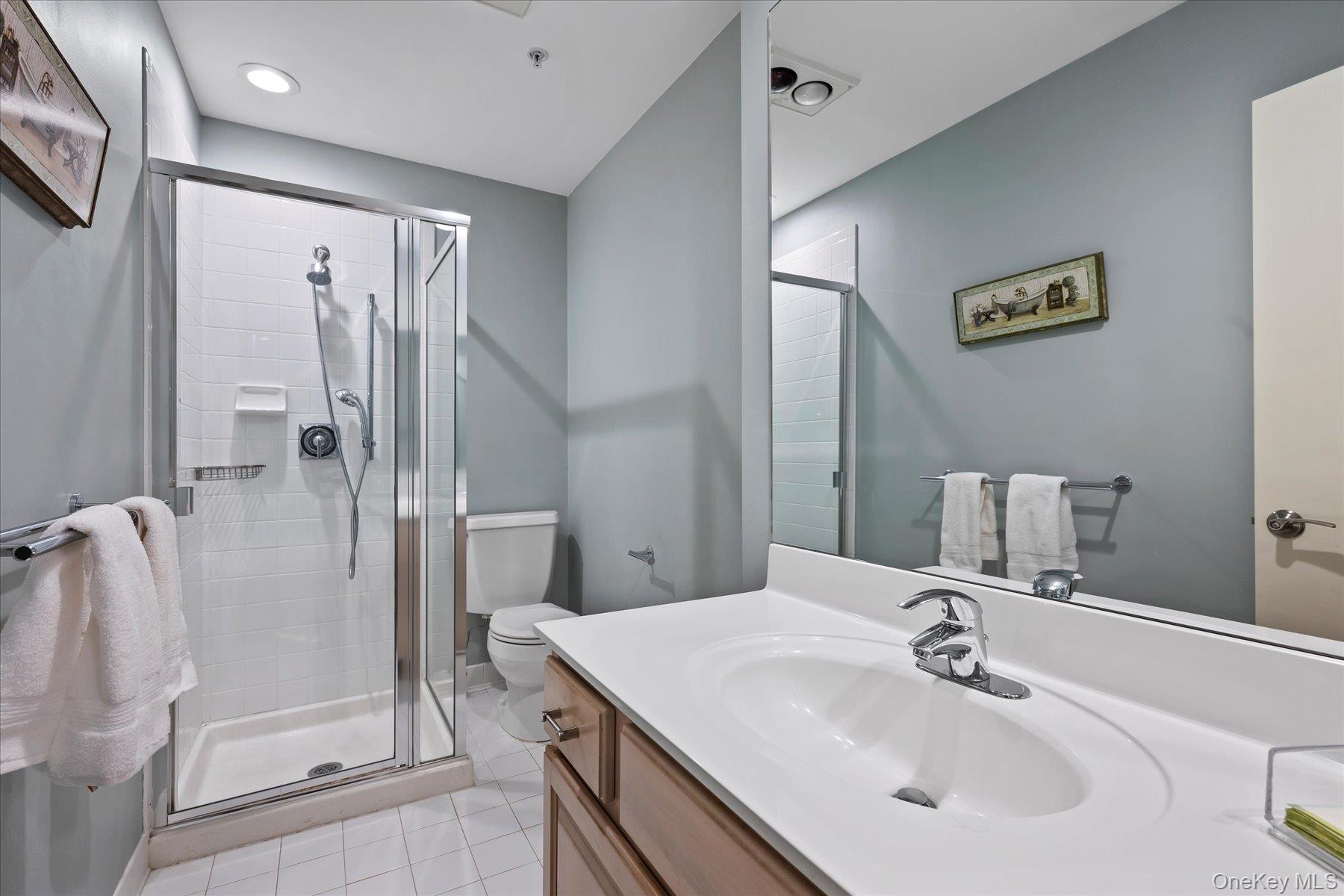 Apartment Dune Road Suffolk County, NY 11978, MLS-997383-16