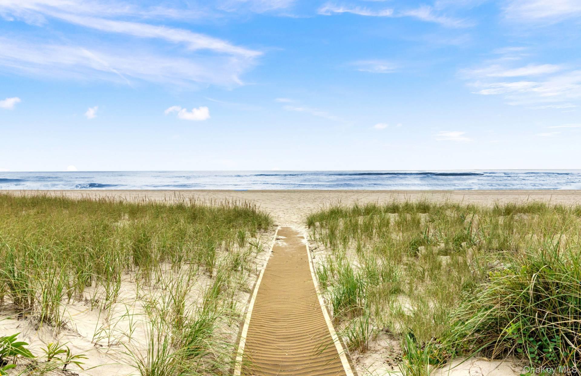 Apartment Dune Road  Suffolk County, NY 11978, MLS-997383-24