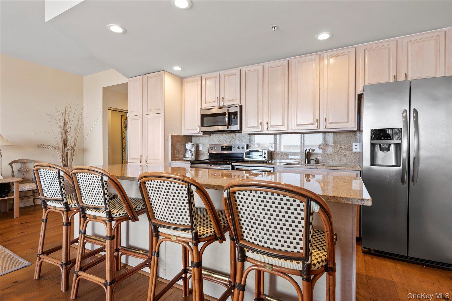 Apartment Dune Road Suffolk County, NY 11978, MLS-997383-9