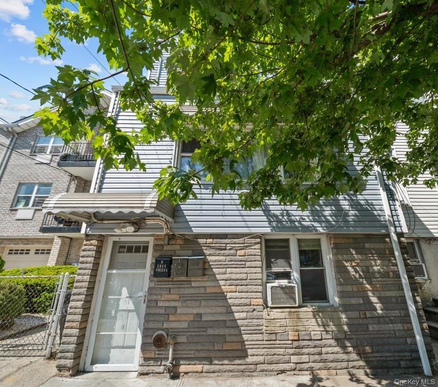 Single Family Balcom Bronx, NY 10461, MLS-997523-2