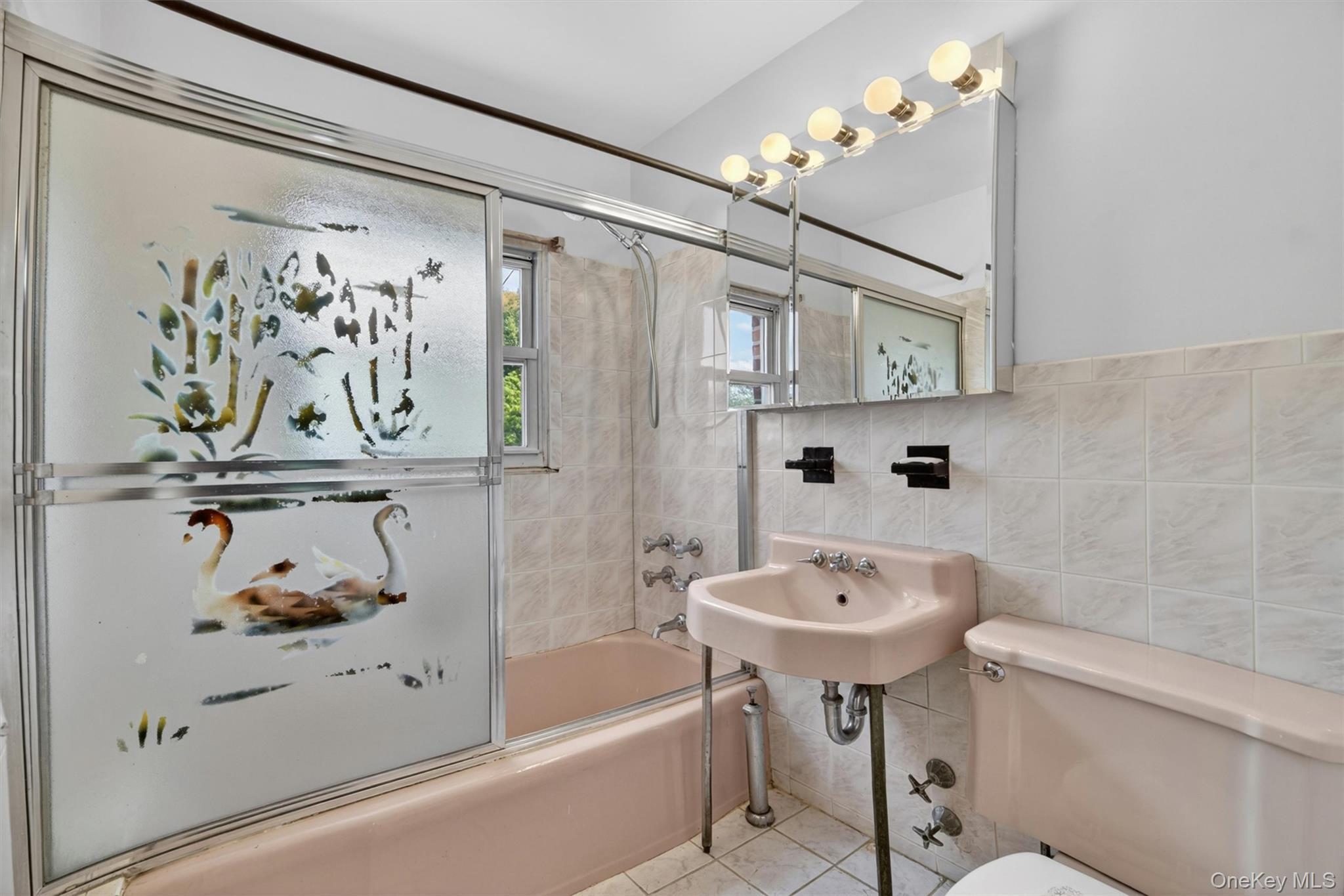 Single Family 213th  Bronx, NY 10469, MLS-997551-15