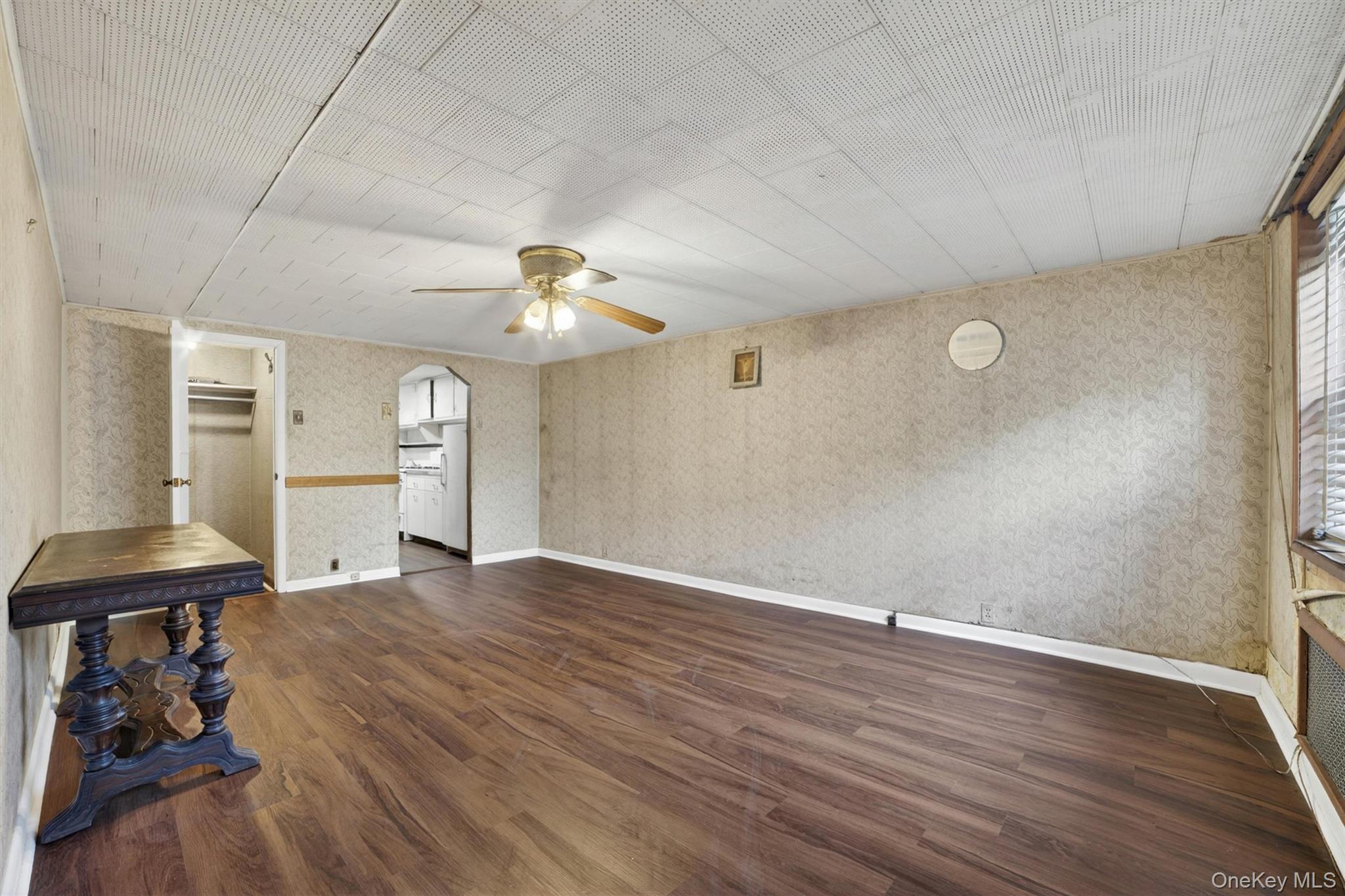 Single Family 213th  Bronx, NY 10469, MLS-997551-16
