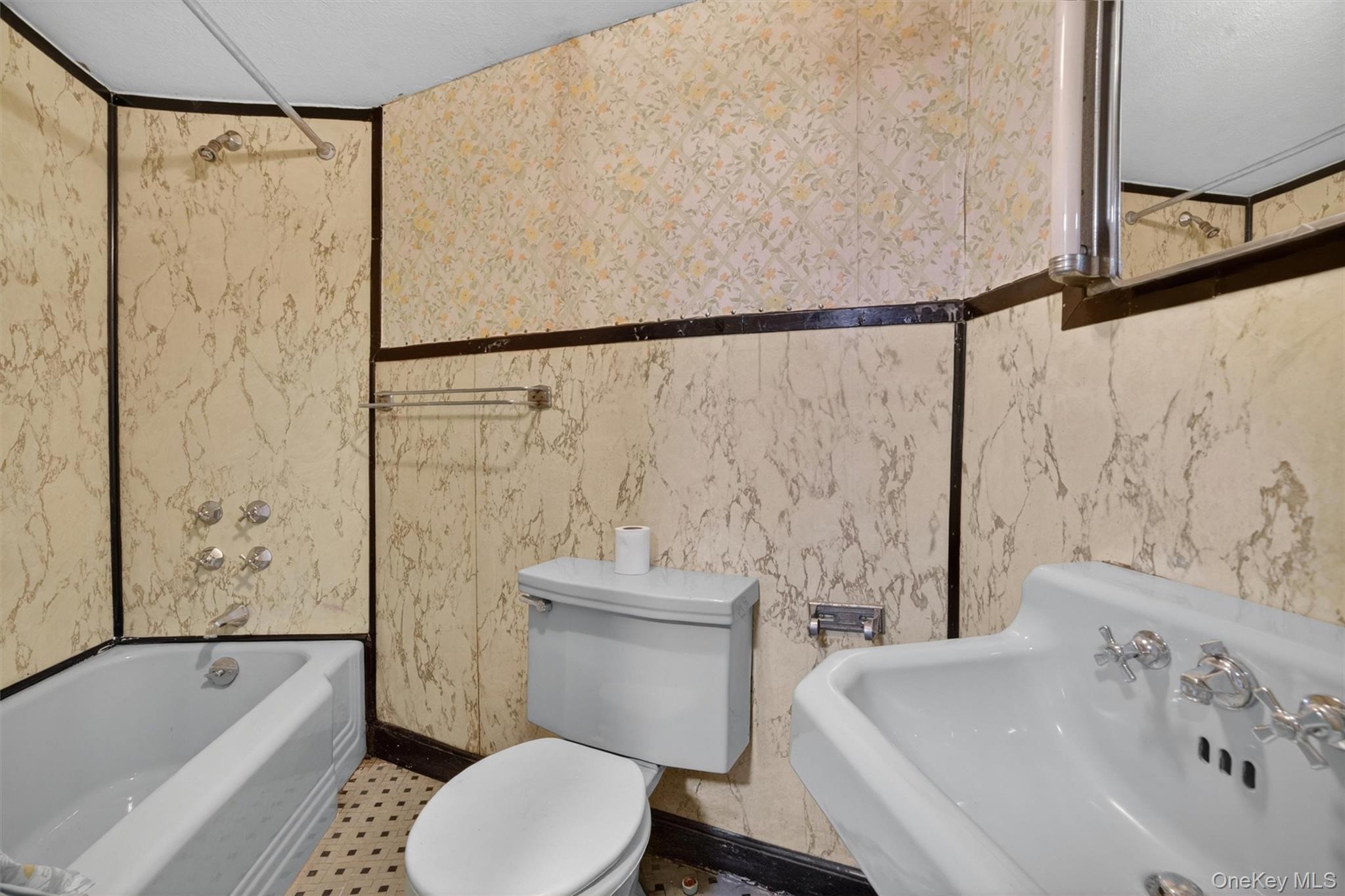 Single Family 213th  Bronx, NY 10469, MLS-997551-19