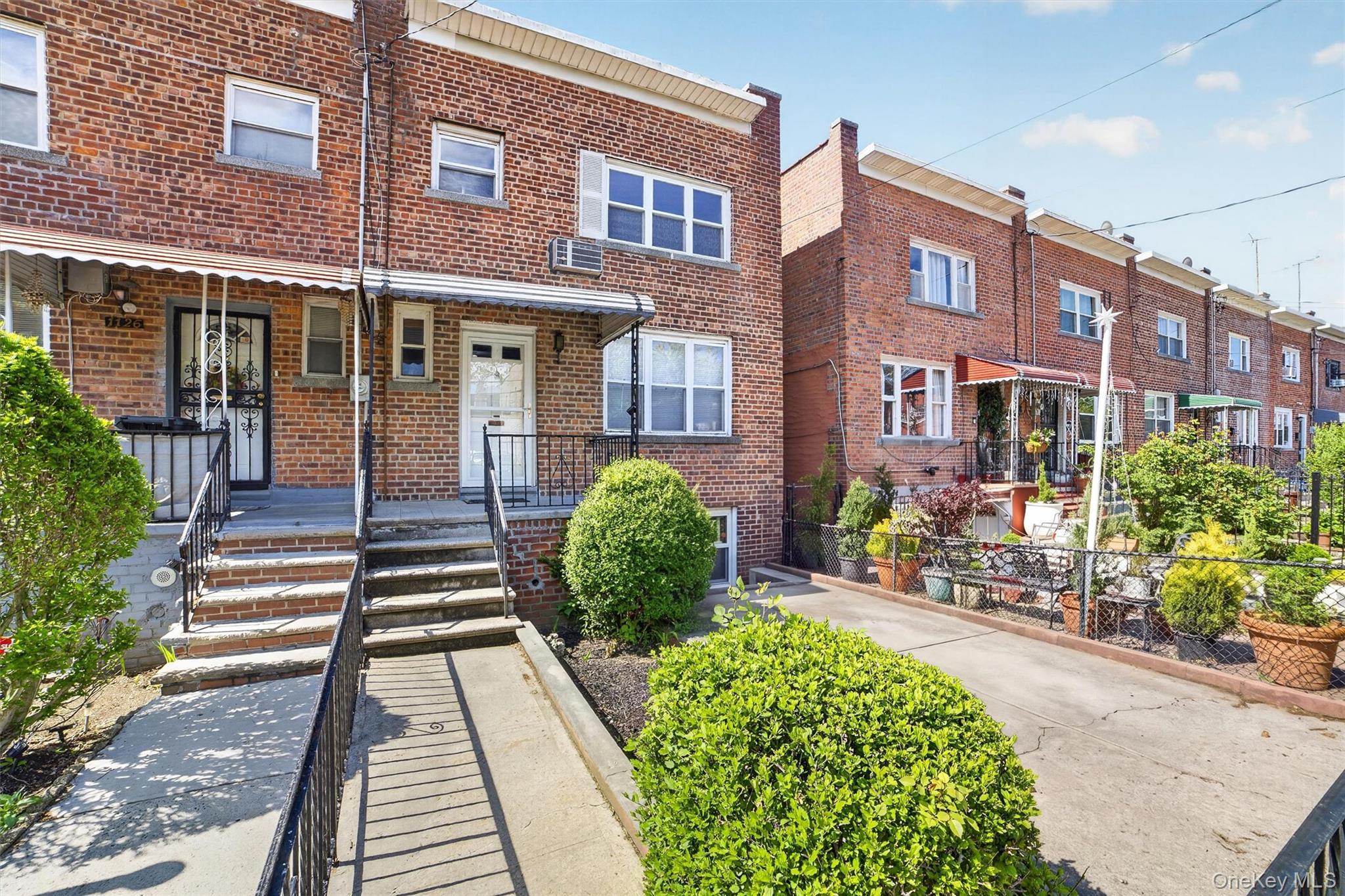 Single Family 213th  Bronx, NY 10469, MLS-997551-2