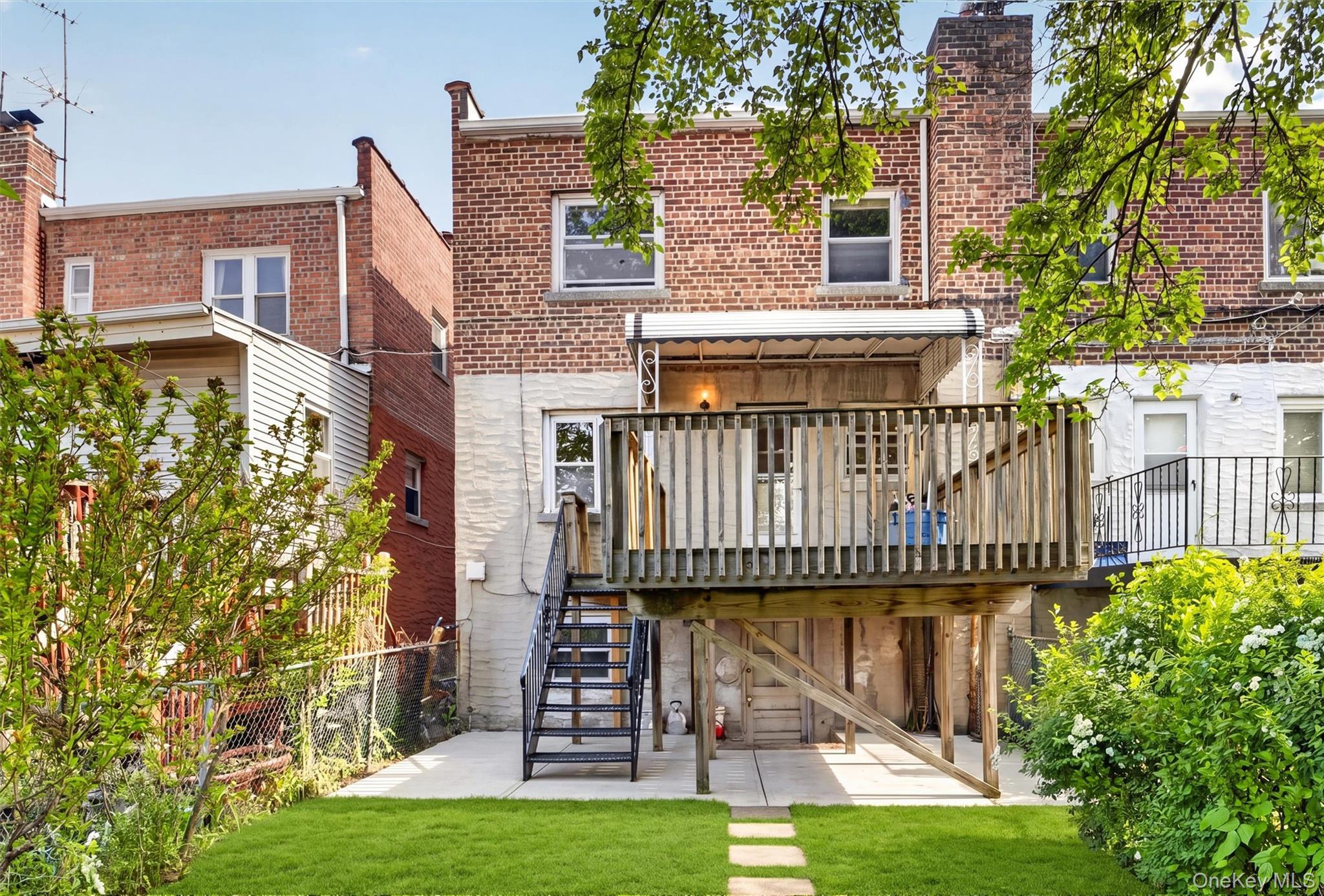 Single Family 213th  Bronx, NY 10469, MLS-997551-22