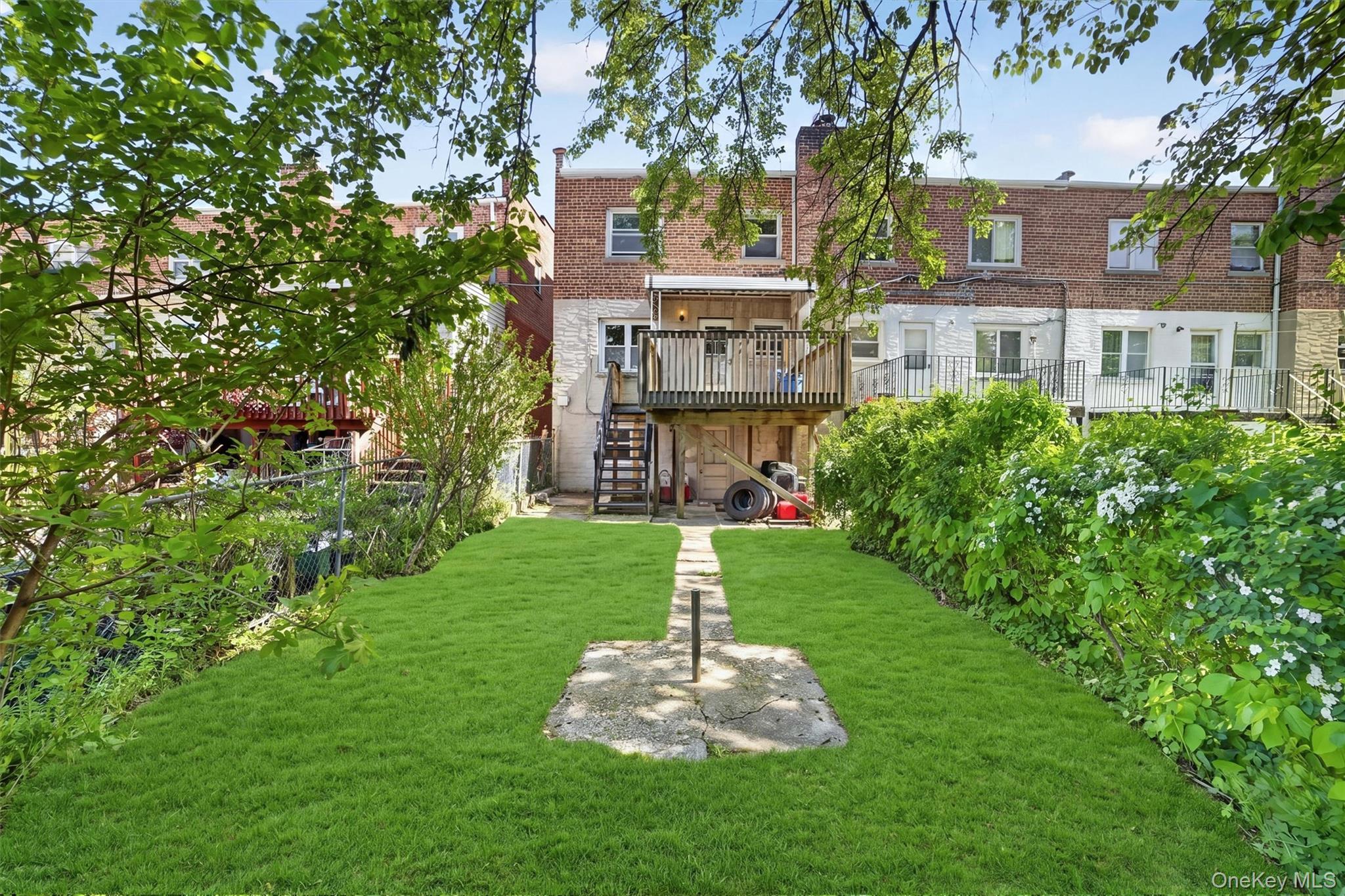 Single Family 213th  Bronx, NY 10469, MLS-997551-23
