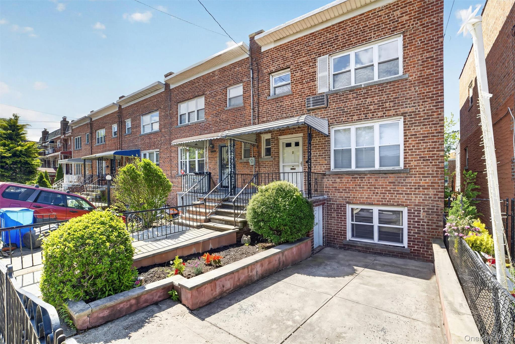 Single Family 213th  Bronx, NY 10469, MLS-997551-3