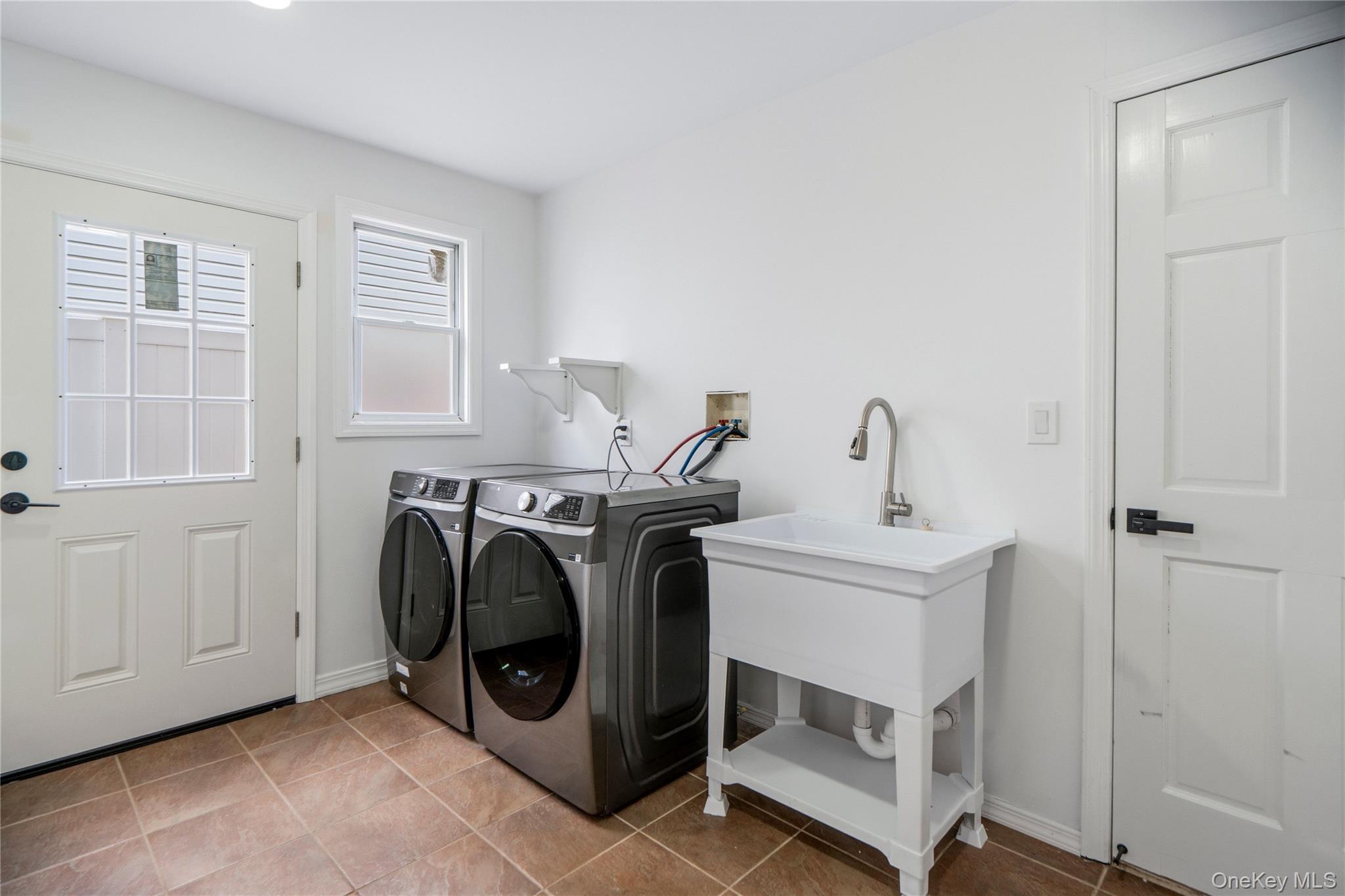 Single Family Water Lane S Nassau County, NY 11793, MLS-997642-40
