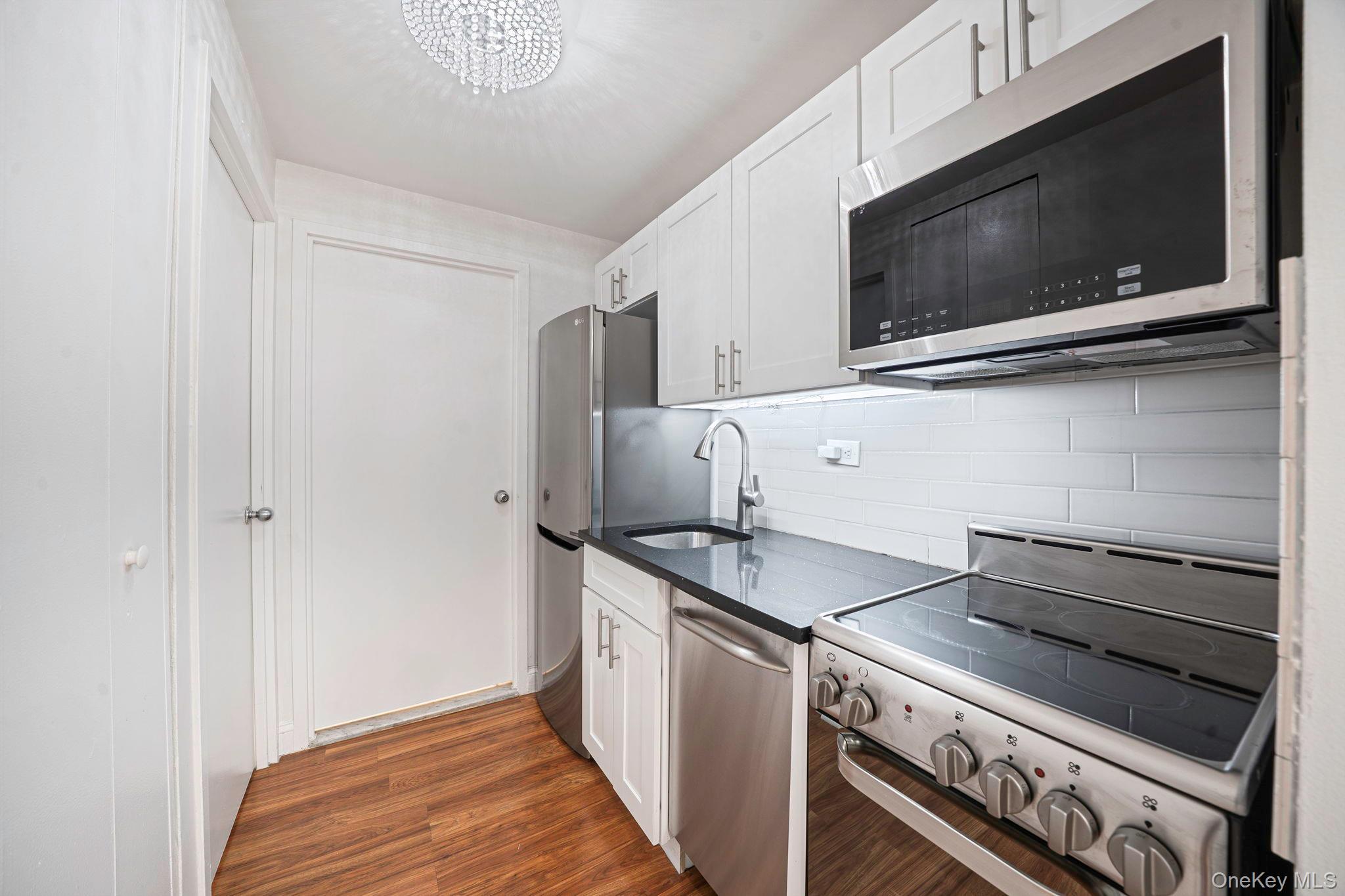 Apartment 51st St Manhattan, NY 10019, MLS-997675-11
