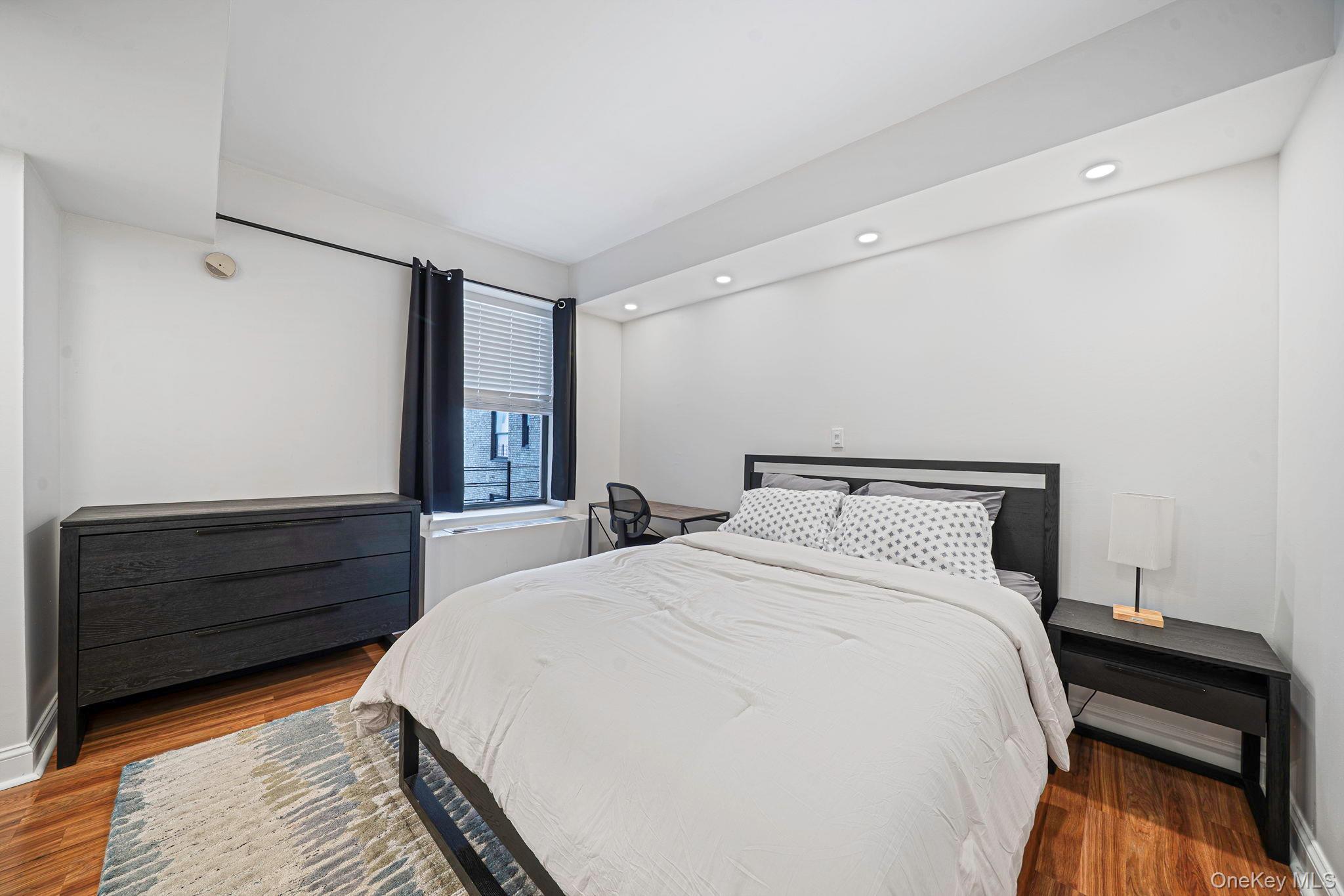 Apartment 51st St Manhattan, NY 10019, MLS-997675-9