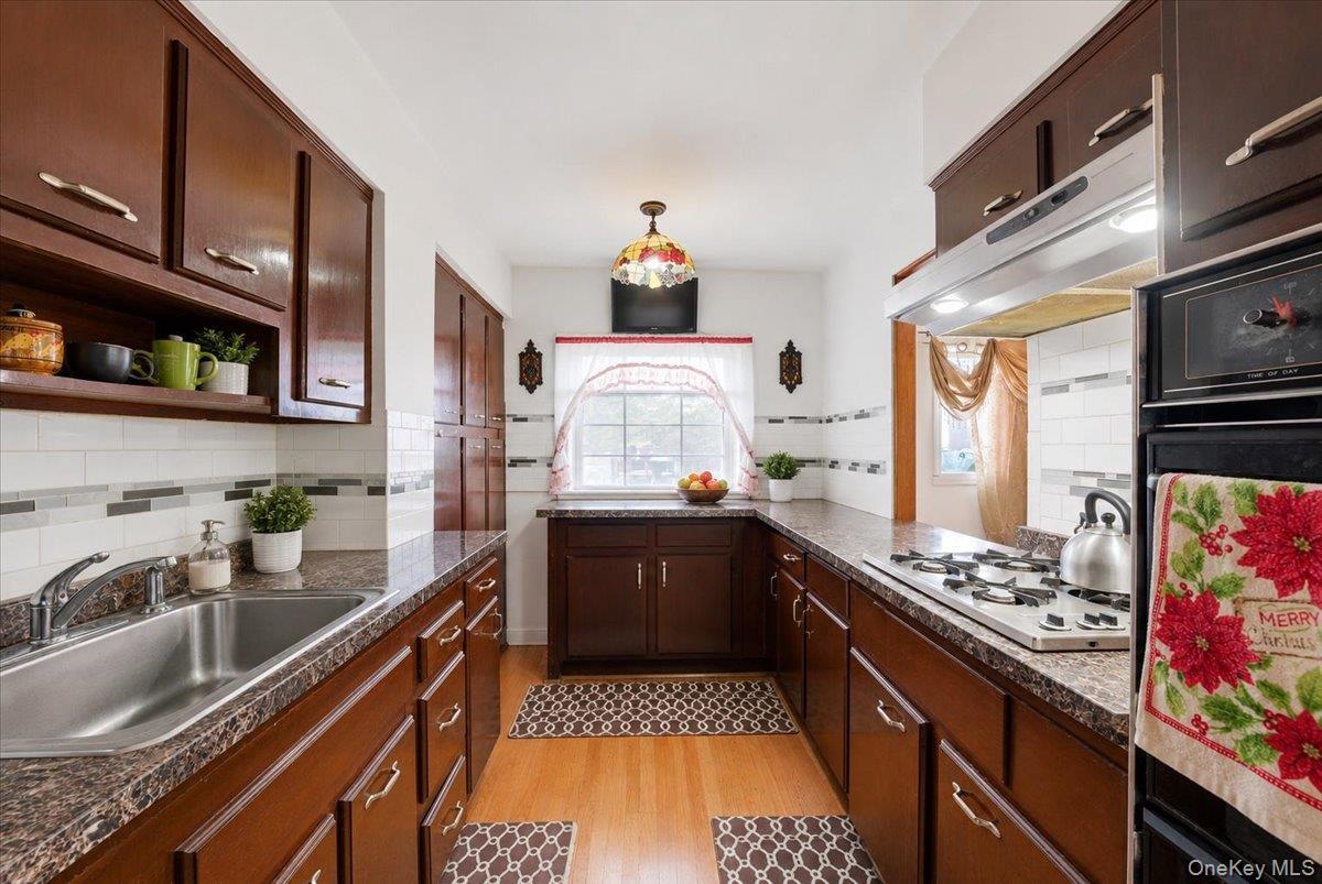 Single Family Baychester Bronx, NY 10466, MLS-997700-12