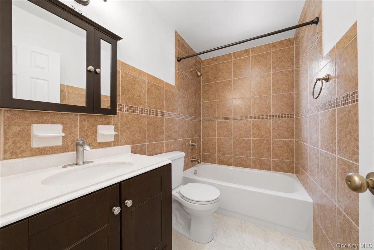Single Family Baychester Bronx, NY 10466, MLS-997700-15