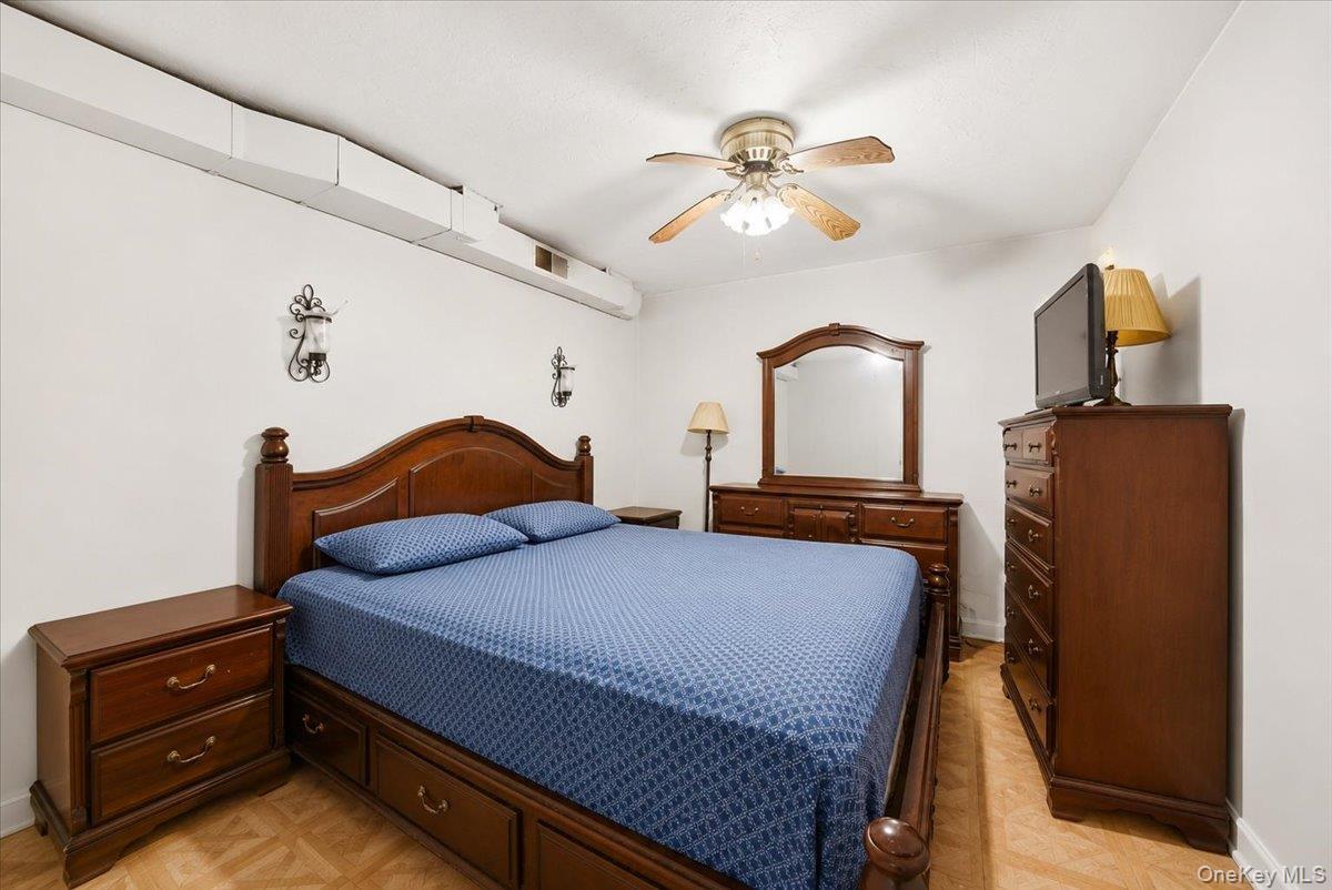 Single Family Baychester Bronx, NY 10466, MLS-997700-21