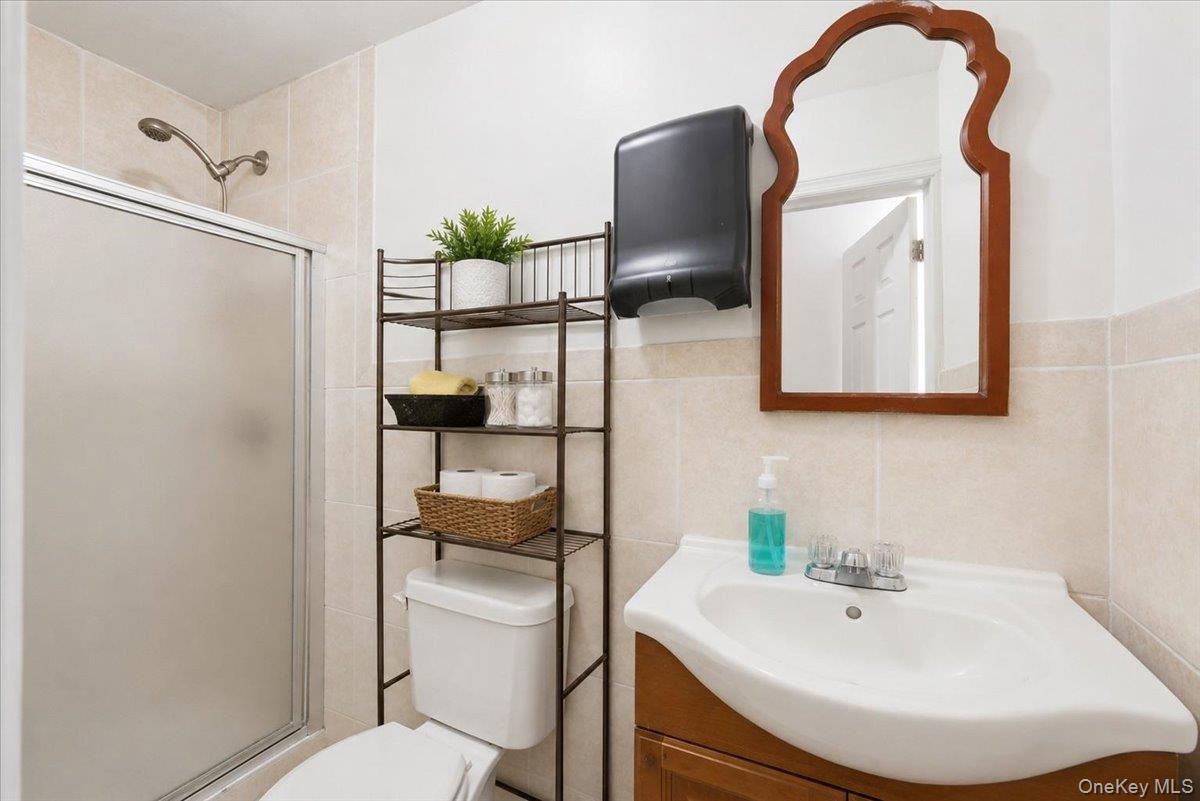 Single Family Baychester Bronx, NY 10466, MLS-997700-22