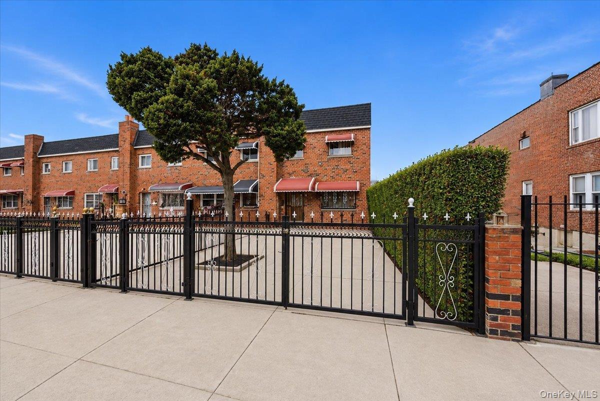 Single Family Baychester Bronx, NY 10466, MLS-997700-24