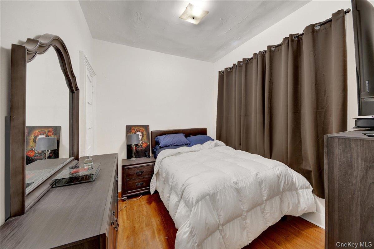 Single Family Carpenter  Bronx, NY 10470, MLS-997706-15
