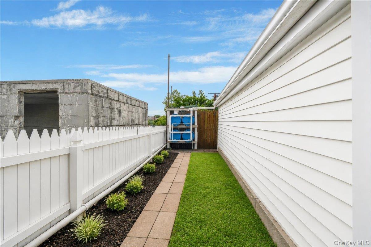 Single Family Carpenter  Bronx, NY 10470, MLS-997706-21