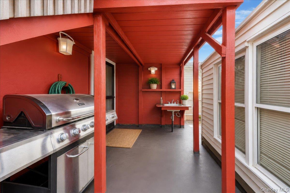 Single Family Carpenter  Bronx, NY 10470, MLS-997706-22