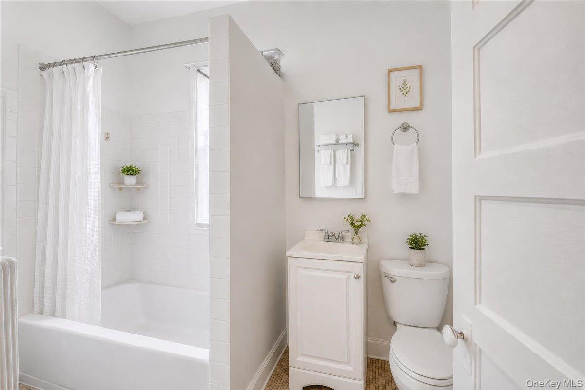 Single Family Carpenter  Bronx, NY 10470, MLS-997706-28