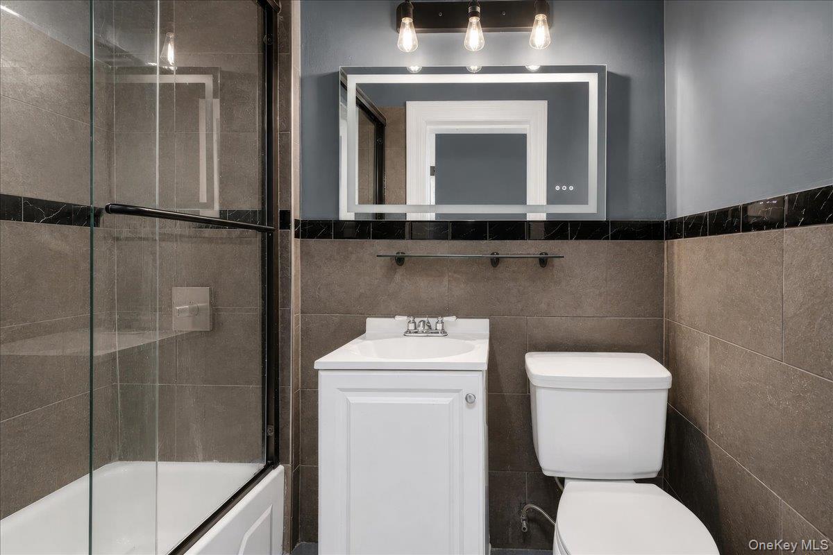 Single Family Carpenter  Bronx, NY 10470, MLS-997706-32