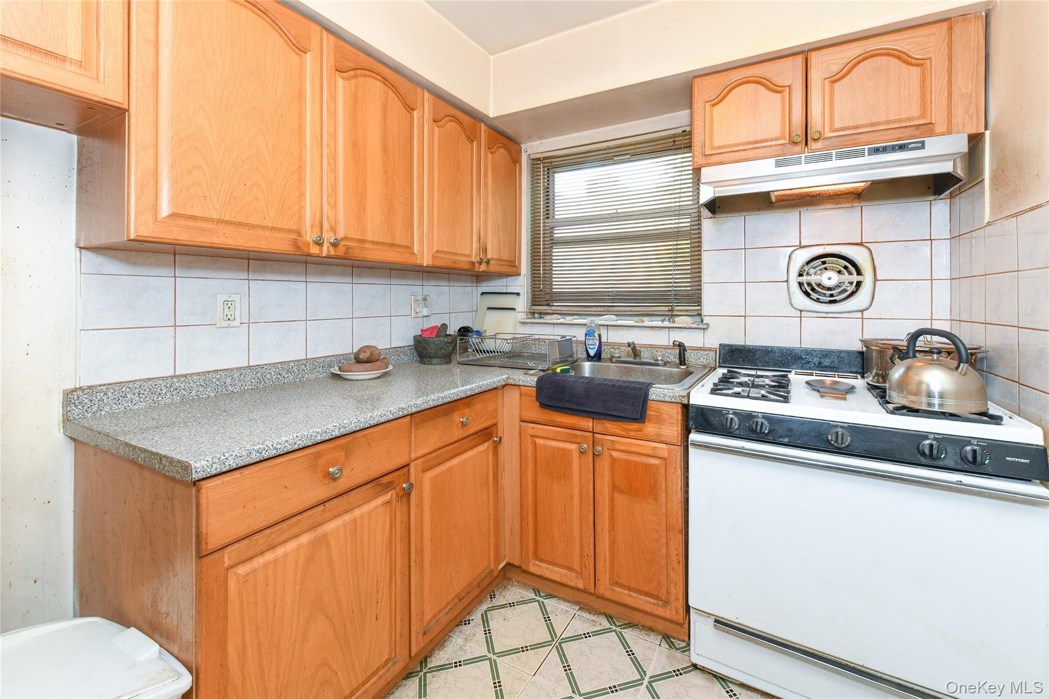 Single Family 90th Street  Queens, NY 11416, MLS-997714-23