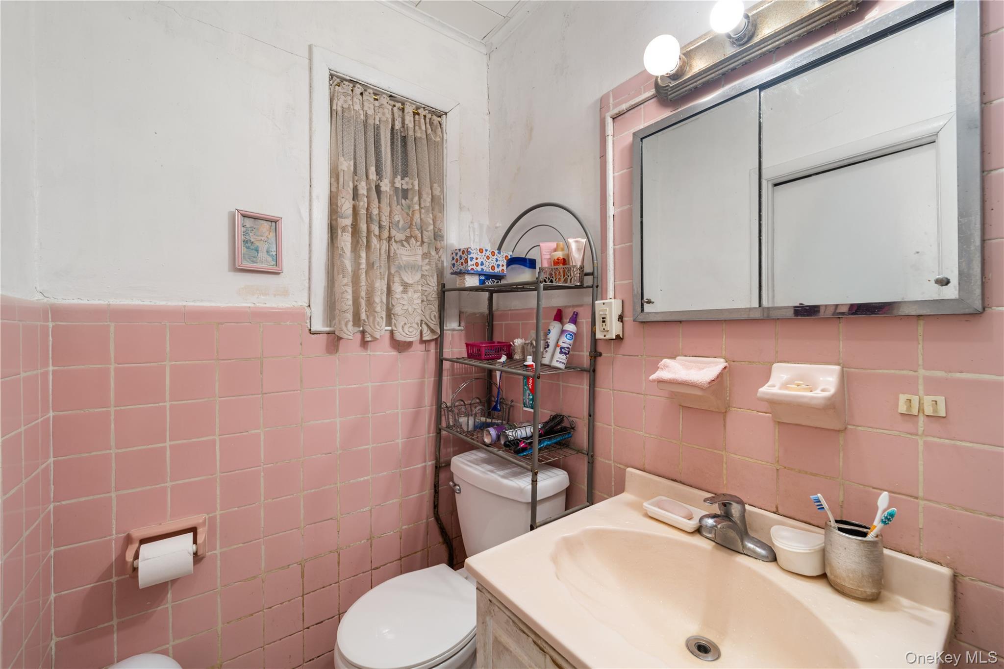 Single Family 69th Avenue Queens, NY 11385, MLS-997750-18