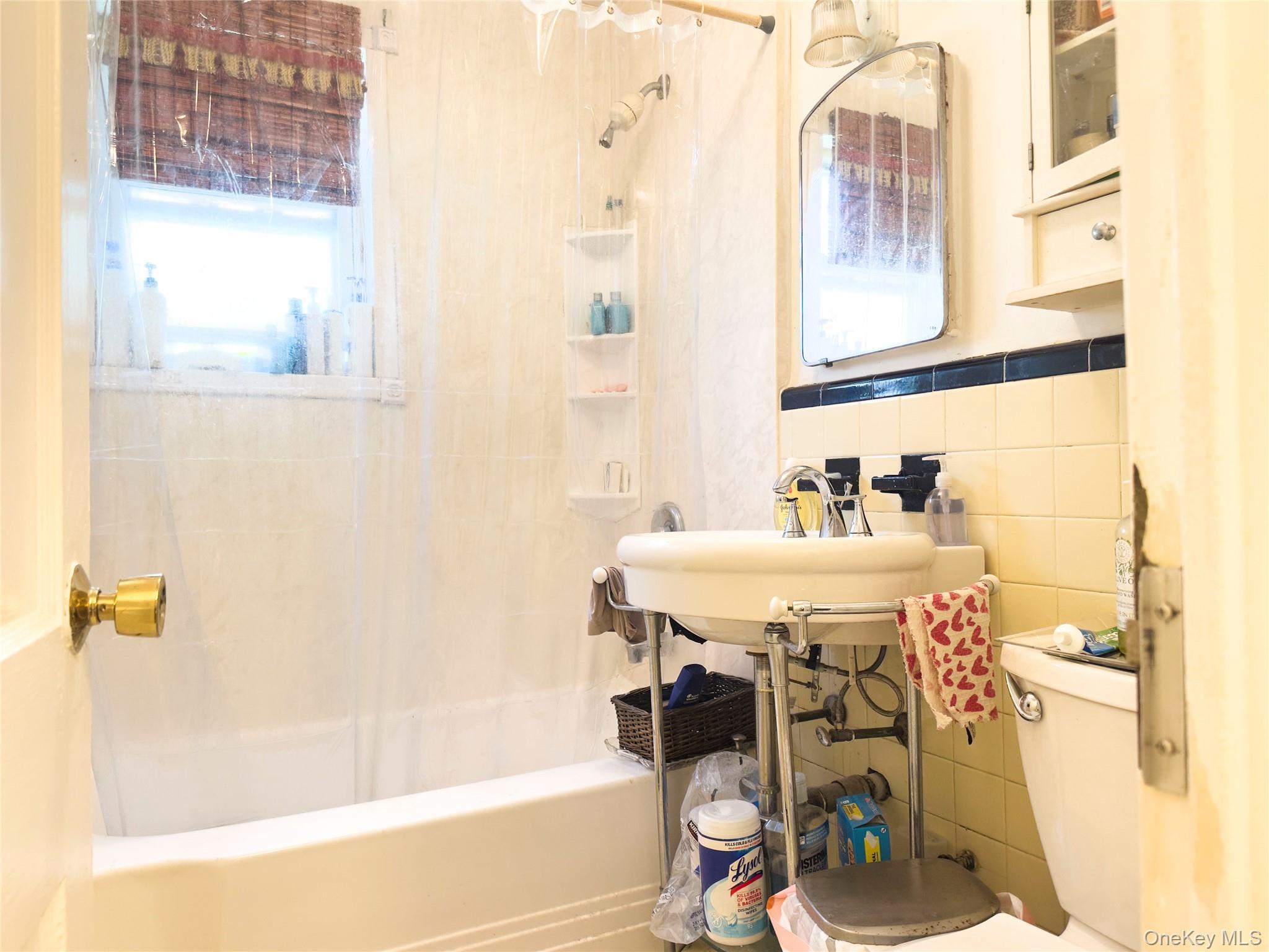 Single Family Morgan Bronx, NY 10469, MLS-997870-9
