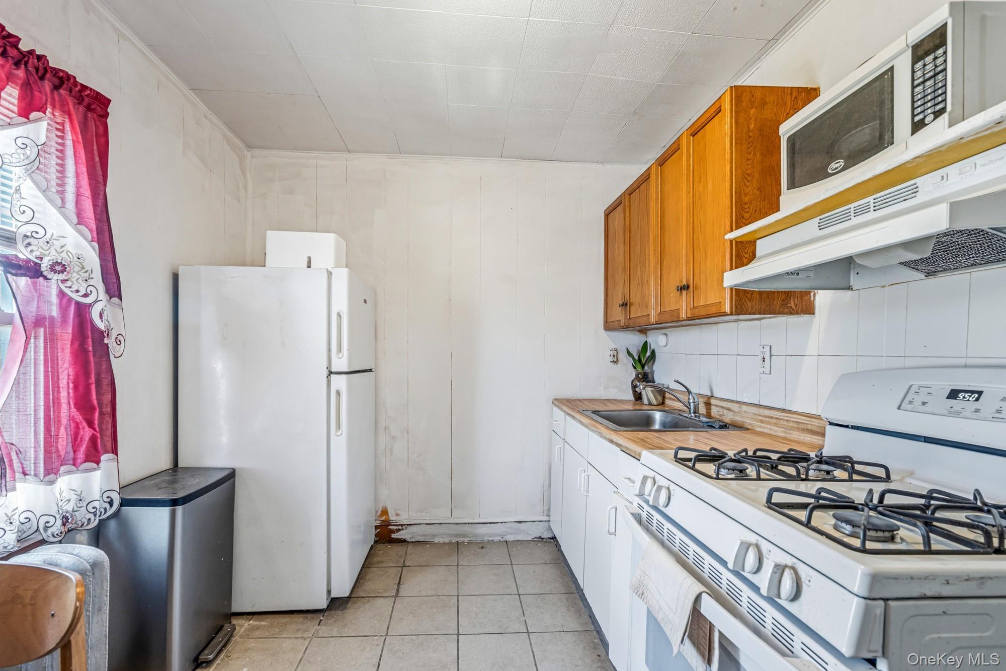 Single Family Nashville Queens, NY 11413, MLS-997909-20