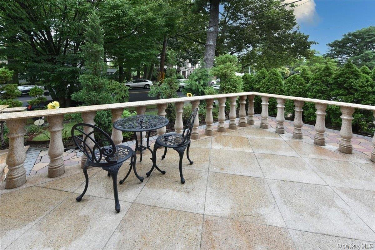 Single Family Edgerton Boulevard  Queens, NY 11432, MLS-997916-3