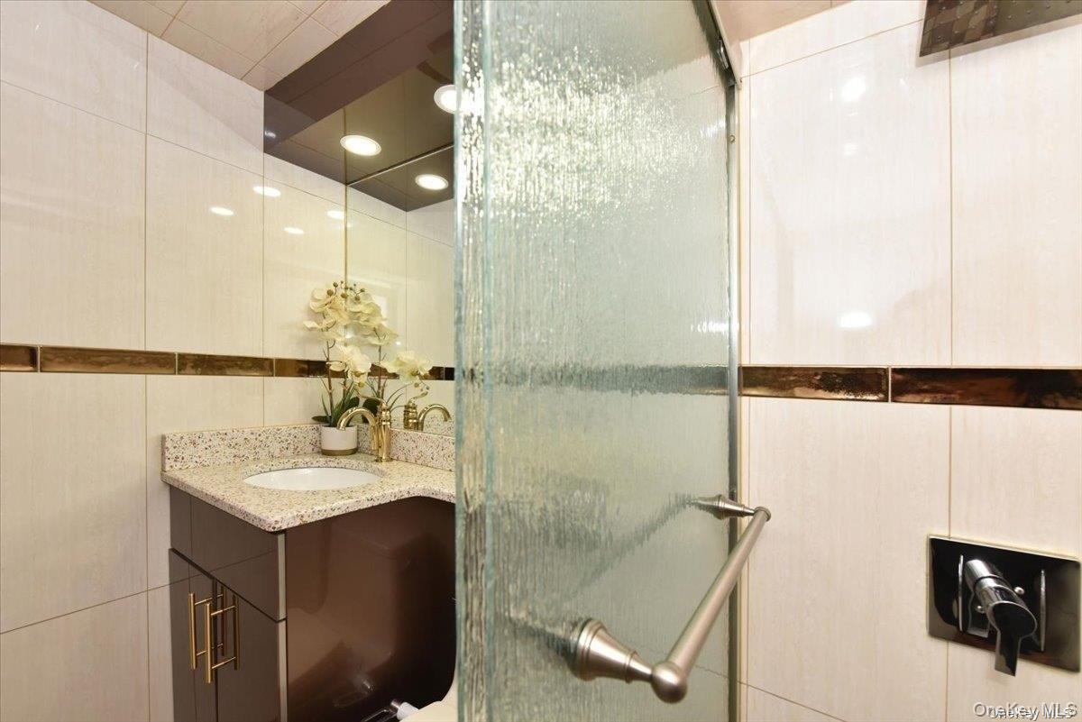 Single Family Edgerton Boulevard  Queens, NY 11432, MLS-997916-32
