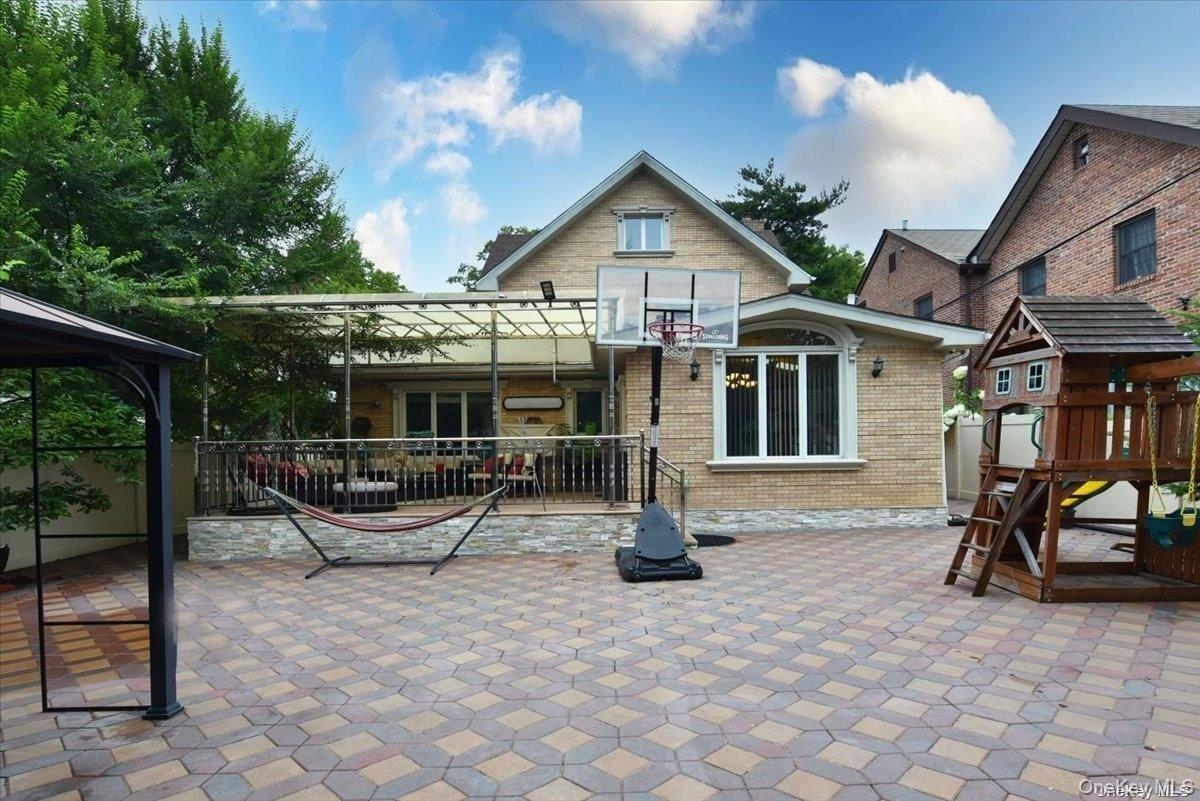 Single Family Edgerton Boulevard  Queens, NY 11432, MLS-997916-33