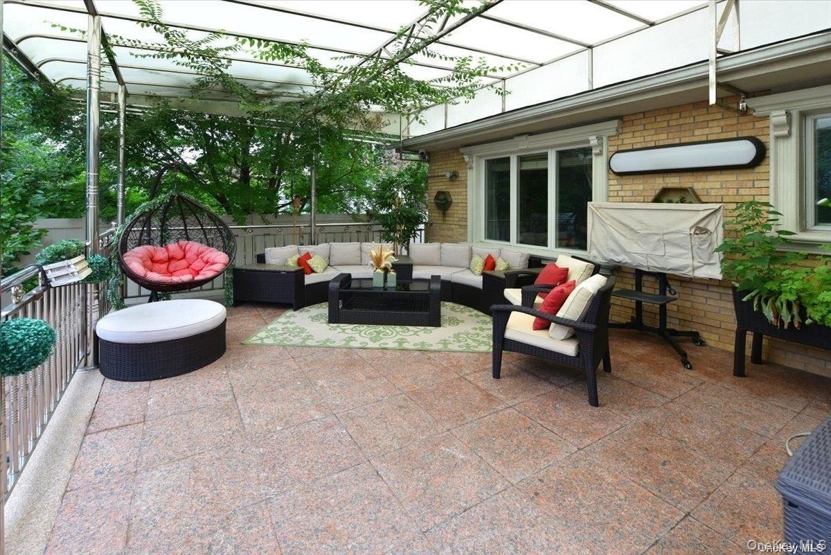 Single Family Edgerton Boulevard  Queens, NY 11432, MLS-997916-34