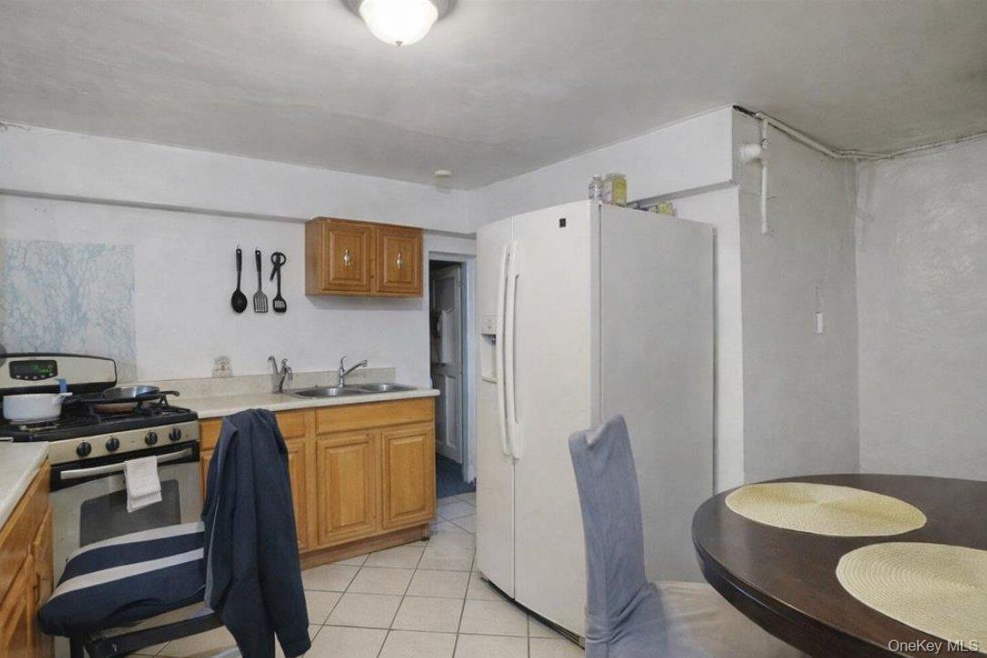 Single Family Wheeler  Bronx, NY 10472, MLS-997920-15