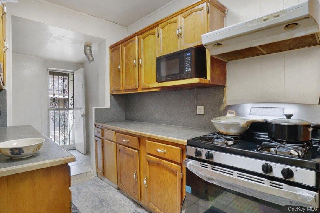 Single Family Wheeler  Bronx, NY 10472, MLS-997920-6