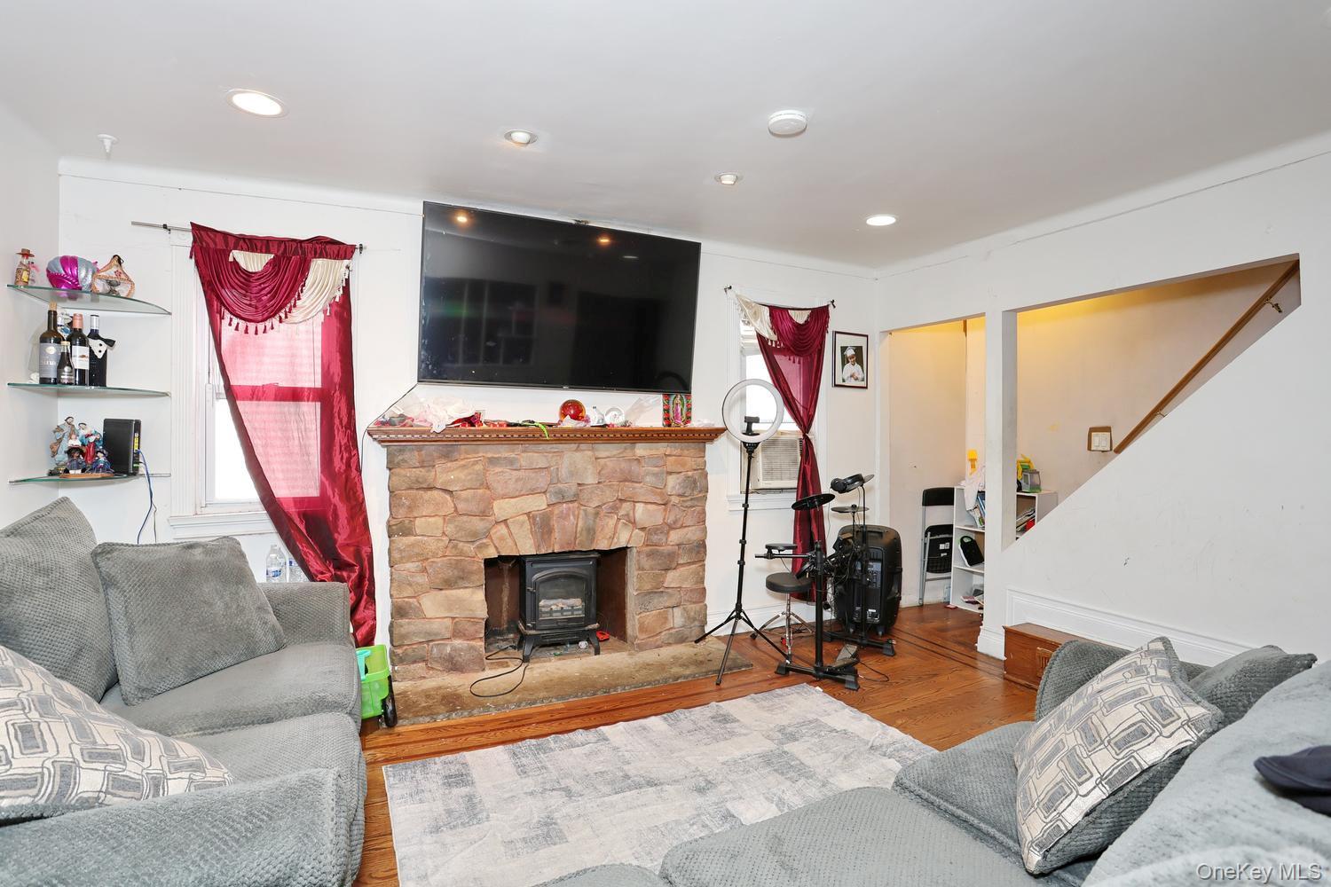 Single Family Fairview Avenue Rockland County, NY 10977, MLS-997962-16