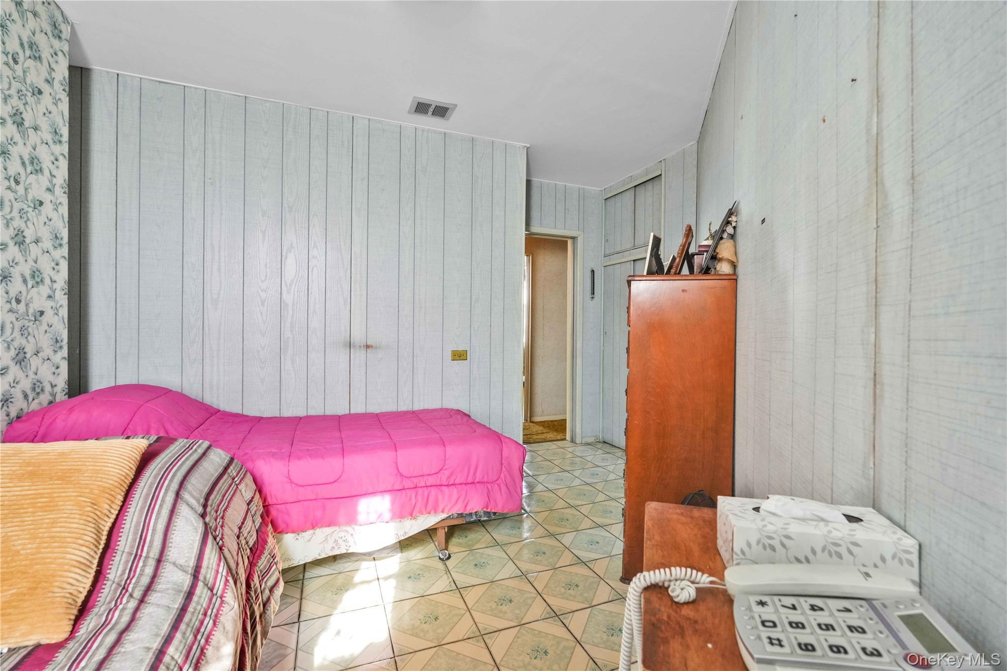 Single Family Newtown Queens, NY 11103, MLS-998030-21