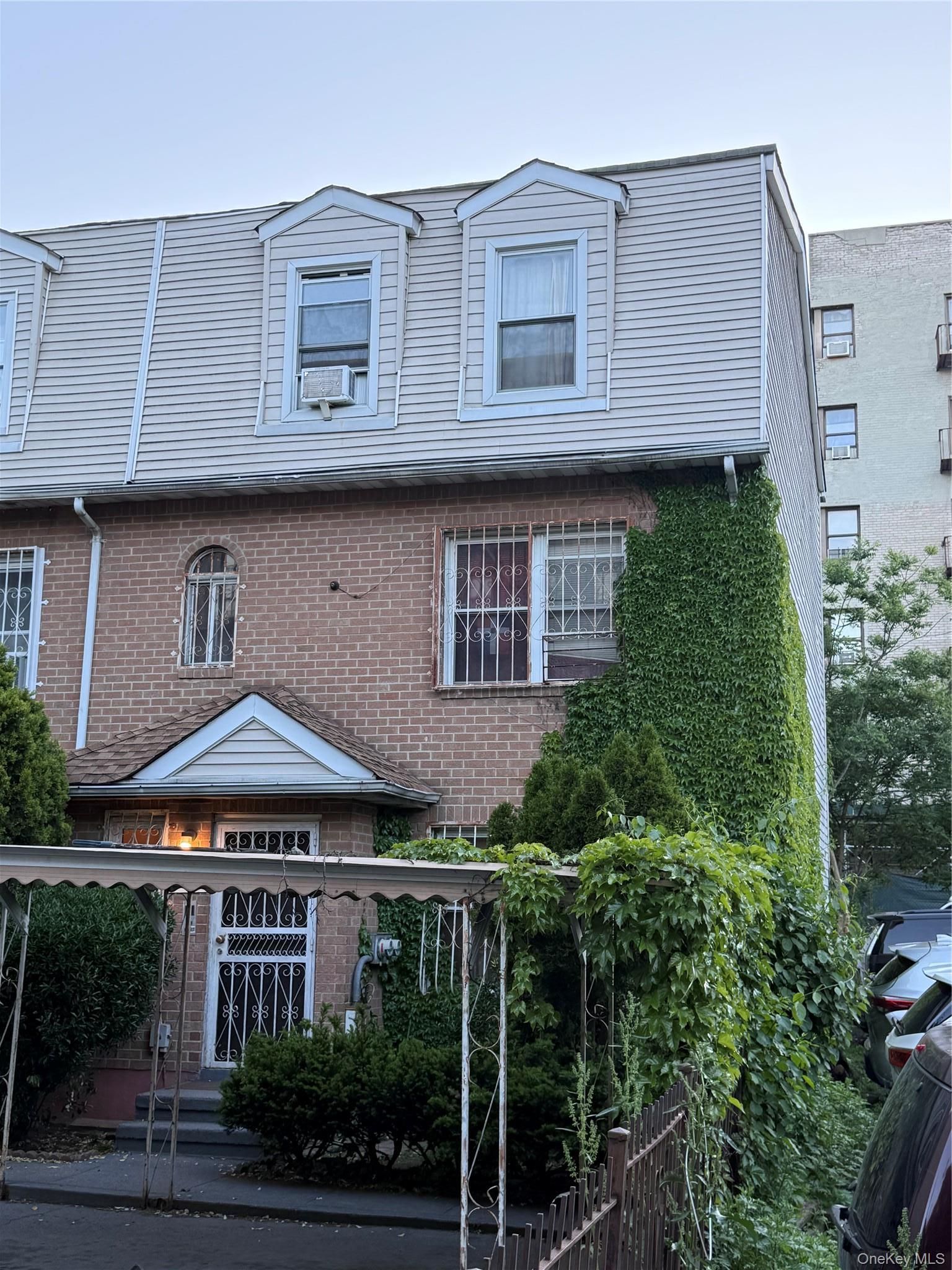 Single Family Tiebout Avenue Bronx, NY 10458, MLS-998131-2