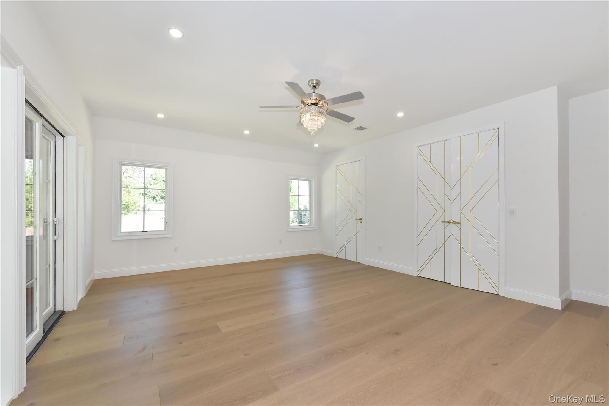 Single Family Parkway Drive  Nassau County, NY 11577, MLS-998133-35